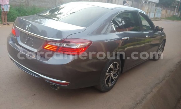 Sayi Na hannu Honda Accord Azurfa Mota in Yaounde a Babban Kamaru Sayi Na hannu Honda Accord Azurfa Mota in Yaounde a Babban Kamaru