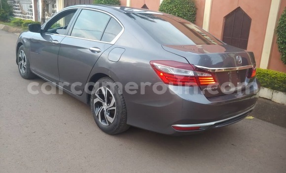 Sayi Na hannu Honda Accord Azurfa Mota in Yaounde a Babban Kamaru Sayi Na hannu Honda Accord Azurfa Mota in Yaounde a Babban Kamaru