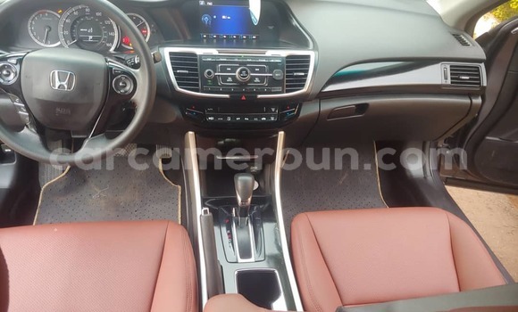 Sayi Na hannu Honda Accord Azurfa Mota in Yaounde a Babban Kamaru Sayi Na hannu Honda Accord Azurfa Mota in Yaounde a Babban Kamaru