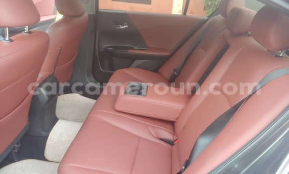 Sayi Na hannu Honda Accord Azurfa Mota in Yaounde a Babban Kamaru Sayi Na hannu Honda Accord Azurfa Mota in Yaounde a Babban Kamaru