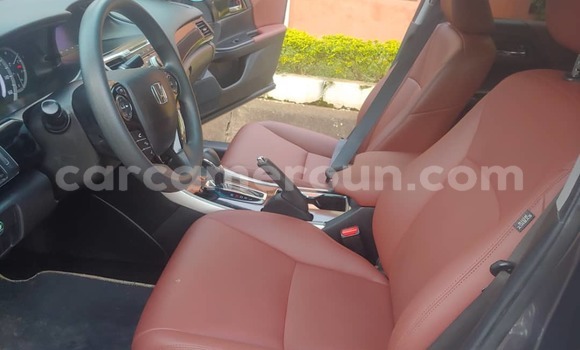 Sayi Na hannu Honda Accord Azurfa Mota in Yaounde a Babban Kamaru Sayi Na hannu Honda Accord Azurfa Mota in Yaounde a Babban Kamaru