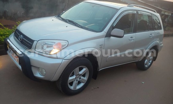 Sayi Na hannu Toyota RAV4 Azurfa Mota in Yaounde a Babban Kamaru Sayi Na hannu Toyota RAV4 Azurfa Mota in Yaounde a Babban Kamaru