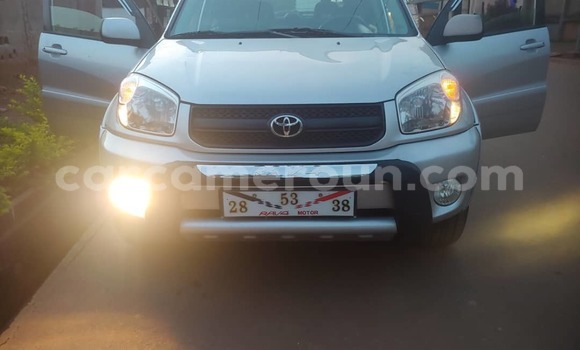Sayi Na hannu Toyota RAV4 Azurfa Mota in Yaounde a Babban Kamaru Sayi Na hannu Toyota RAV4 Azurfa Mota in Yaounde a Babban Kamaru