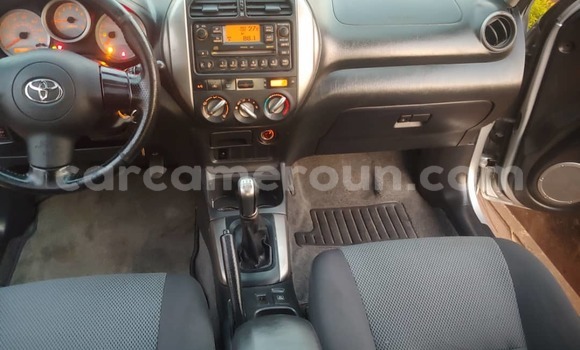 Sayi Na hannu Toyota RAV4 Azurfa Mota in Yaounde a Babban Kamaru Sayi Na hannu Toyota RAV4 Azurfa Mota in Yaounde a Babban Kamaru