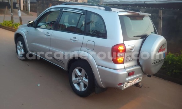 Sayi Na hannu Toyota RAV4 Azurfa Mota in Yaounde a Babban Kamaru Sayi Na hannu Toyota RAV4 Azurfa Mota in Yaounde a Babban Kamaru
