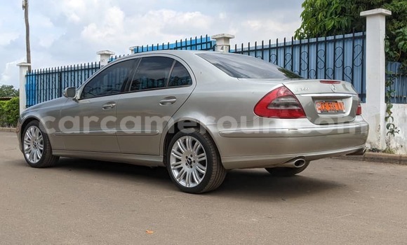 Sayi Na hannu Mercedes‒Benz E–Class Azurfa Mota in Yaounde a Babban Kamaru Sayi Na hannu Mercedes‒Benz E–Class Azurfa Mota in Yaounde a Babban Kamaru