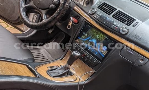 Sayi Na hannu Mercedes‒Benz E–Class Azurfa Mota in Yaounde a Babban Kamaru Sayi Na hannu Mercedes‒Benz E–Class Azurfa Mota in Yaounde a Babban Kamaru