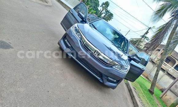 Sayi Na hannu Honda Accord Azurfa Mota in Yaounde a Babban Kamaru Sayi Na hannu Honda Accord Azurfa Mota in Yaounde a Babban Kamaru