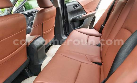 Sayi Na hannu Honda Accord Azurfa Mota in Yaounde a Babban Kamaru Sayi Na hannu Honda Accord Azurfa Mota in Yaounde a Babban Kamaru