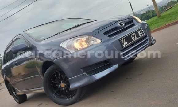 Sayi Na hannu Toyota Corolla Blue Mota in Yaounde a Babban Kamaru Sayi Na hannu Toyota Corolla Blue Mota in Yaounde a Babban Kamaru