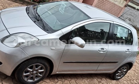 Acheter Occasion Voiture Toyota Yaris Gris à Yaoundé, Central Cameroon Acheter Occasion Voiture Toyota Yaris Gris à Yaoundé, Central Cameroon