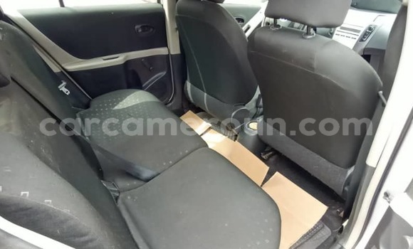 Acheter Occasion Voiture Toyota Yaris Gris à Yaoundé, Central Cameroon Acheter Occasion Voiture Toyota Yaris Gris à Yaoundé, Central Cameroon