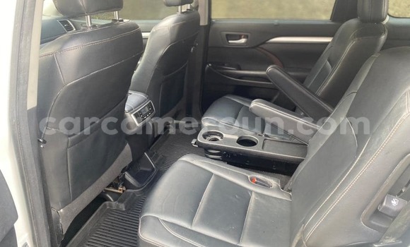 Buy Import Toyota Highlander White Car in Douala in Littoral Cameroon Buy Import Toyota Highlander White Car in Douala in Littoral Cameroon