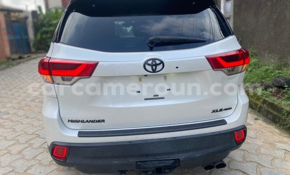 Buy Import Toyota Highlander White Car in Douala in Littoral Cameroon Buy Import Toyota Highlander White Car in Douala in Littoral Cameroon