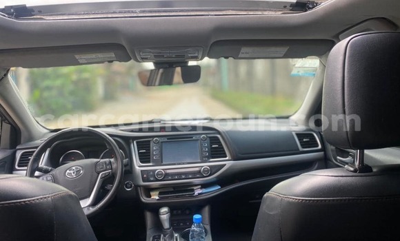 Buy Import Toyota Highlander White Car in Douala in Littoral Cameroon Buy Import Toyota Highlander White Car in Douala in Littoral Cameroon