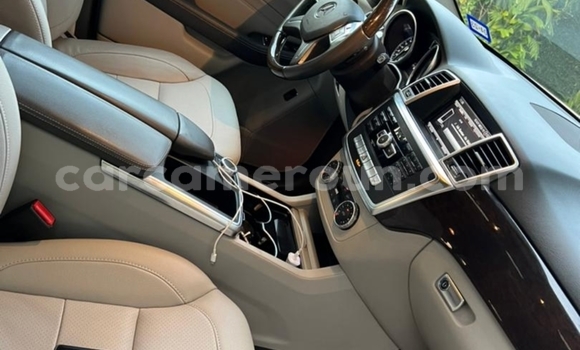 Acheter Occasion Voiture Mercedes‒Benz ML–Class Noir à Yaoundé, Central Cameroon Acheter Occasion Voiture Mercedes‒Benz ML–Class Noir à Yaoundé, Central Cameroon