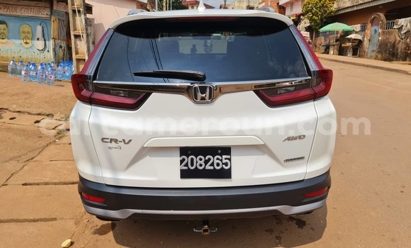 Buy Used Honda CR–V White Car in Yaounde in Central Cameroon Buy Used Honda CR–V White Car in Yaounde in Central Cameroon