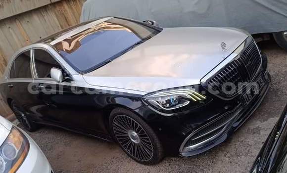 Sayi Na hannu Mercedes‒Benz Maybach S-klasse Azurfa Mota in Yaounde a Babban Kamaru Sayi Na hannu Mercedes‒Benz Maybach S-klasse Azurfa Mota in Yaounde a Babban Kamaru