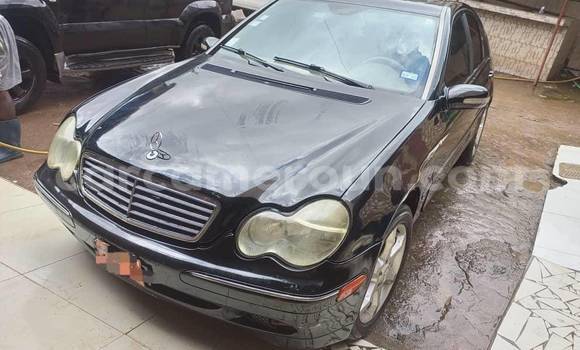 Sayi Na hannu Mercedes‒Benz C–Class Black Mota in Yaounde a Babban Kamaru Sayi Na hannu Mercedes‒Benz C–Class Black Mota in Yaounde a Babban Kamaru