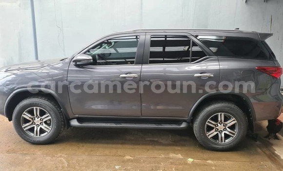 Sayi Sabo Toyota Fortuner Black Mota in Douala a Ƙasar Kamaru Sayi Sabo Toyota Fortuner Black Mota in Douala a Ƙasar Kamaru