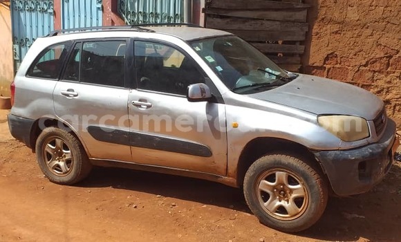 Sayi Na hannu Toyota RAV4 Sauran Mota in Yaounde a Babban Kamaru