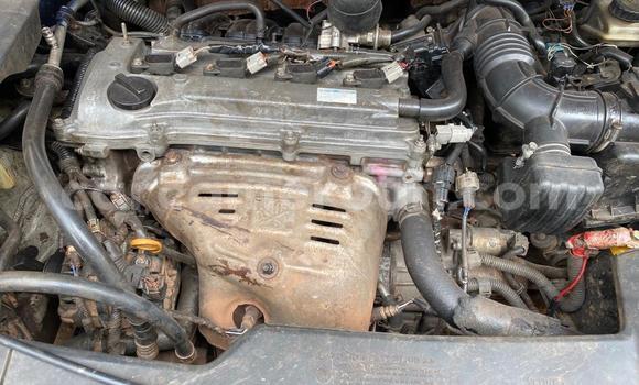 Sayi Na hannu Toyota Avensis Blue Mota in Yaounde a Babban Kamaru Sayi Na hannu Toyota Avensis Blue Mota in Yaounde a Babban Kamaru