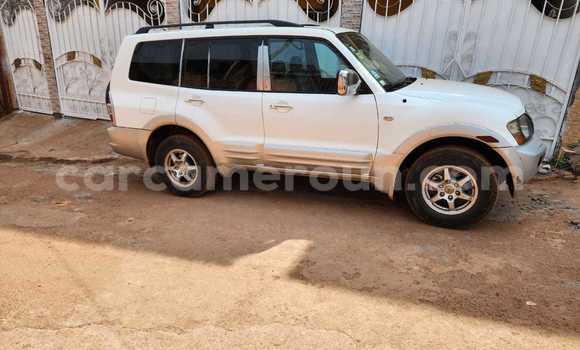 Sayi Na hannu Mitsubishi Montero White Mota in Yaounde a Babban Kamaru Sayi Na hannu Mitsubishi Montero White Mota in Yaounde a Babban Kamaru