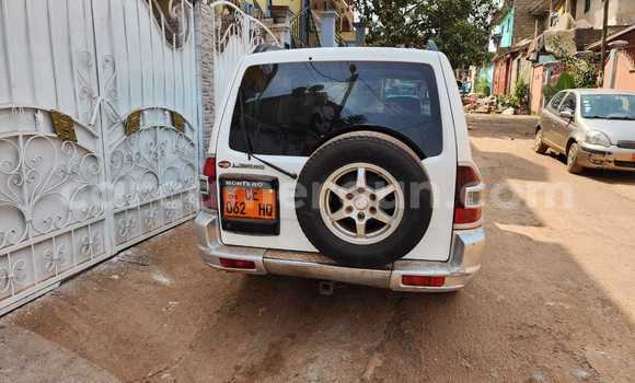 Sayi Na hannu Mitsubishi Montero White Mota in Yaounde a Babban Kamaru Sayi Na hannu Mitsubishi Montero White Mota in Yaounde a Babban Kamaru