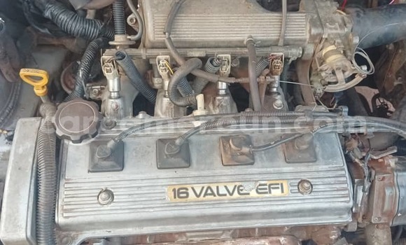 Sayi Na hannu Toyota Avensis Azurfa Mota in Yaounde a Babban Kamaru Sayi Na hannu Toyota Avensis Azurfa Mota in Yaounde a Babban Kamaru