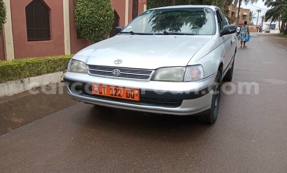 Sayi Na hannu Toyota Carina E Azurfa Mota in Yaounde a Babban Kamaru