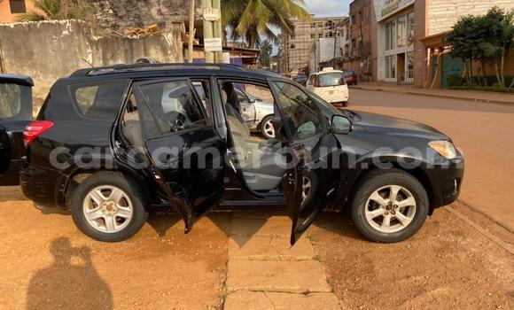 Sayi Na hannu Toyota RAV4 Black Mota in Yaounde a Babban Kamaru Sayi Na hannu Toyota RAV4 Black Mota in Yaounde a Babban Kamaru