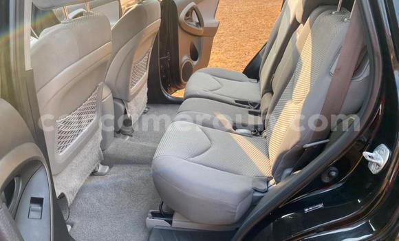 Sayi Na hannu Toyota RAV4 Black Mota in Yaounde a Babban Kamaru Sayi Na hannu Toyota RAV4 Black Mota in Yaounde a Babban Kamaru