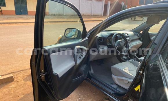 Sayi Na hannu Toyota RAV4 Black Mota in Yaounde a Babban Kamaru Sayi Na hannu Toyota RAV4 Black Mota in Yaounde a Babban Kamaru