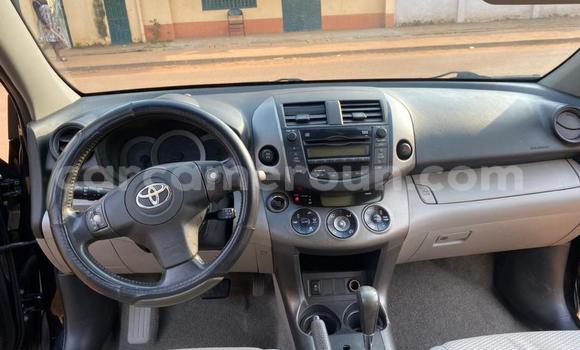Sayi Na hannu Toyota RAV4 Black Mota in Yaounde a Babban Kamaru Sayi Na hannu Toyota RAV4 Black Mota in Yaounde a Babban Kamaru