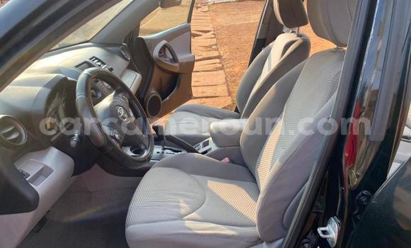 Sayi Na hannu Toyota RAV4 Black Mota in Yaounde a Babban Kamaru Sayi Na hannu Toyota RAV4 Black Mota in Yaounde a Babban Kamaru