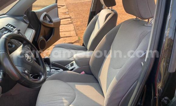 Sayi Na hannu Toyota RAV4 Black Mota in Yaounde a Babban Kamaru Sayi Na hannu Toyota RAV4 Black Mota in Yaounde a Babban Kamaru
