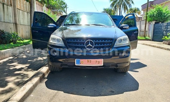 Sayi Na hannu Mercedes‒Benz M–Class Brown Mota in Yaounde a Babban Kamaru Sayi Na hannu Mercedes‒Benz M–Class Brown Mota in Yaounde a Babban Kamaru