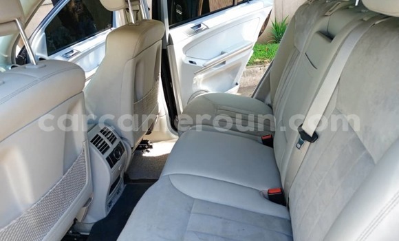 Sayi Na hannu Mercedes‒Benz M–Class Brown Mota in Yaounde a Babban Kamaru Sayi Na hannu Mercedes‒Benz M–Class Brown Mota in Yaounde a Babban Kamaru