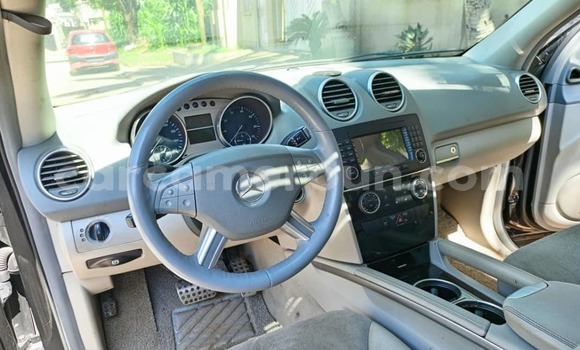 Sayi Na hannu Mercedes‒Benz M–Class Brown Mota in Yaounde a Babban Kamaru Sayi Na hannu Mercedes‒Benz M–Class Brown Mota in Yaounde a Babban Kamaru