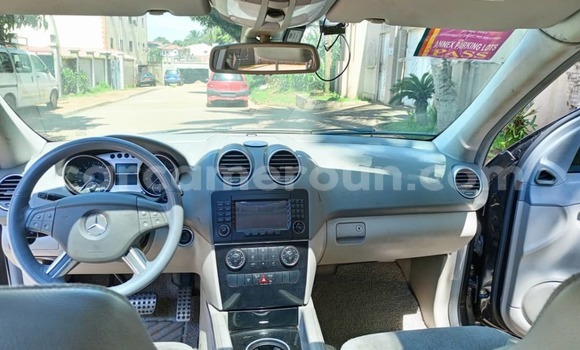 Sayi Na hannu Mercedes‒Benz M–Class Brown Mota in Yaounde a Babban Kamaru Sayi Na hannu Mercedes‒Benz M–Class Brown Mota in Yaounde a Babban Kamaru