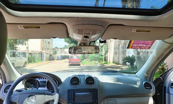 Sayi Na hannu Mercedes‒Benz M–Class Brown Mota in Yaounde a Babban Kamaru Sayi Na hannu Mercedes‒Benz M–Class Brown Mota in Yaounde a Babban Kamaru