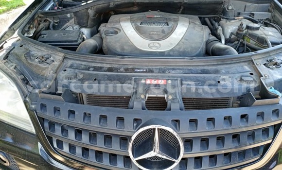 Sayi Na hannu Mercedes‒Benz M–Class Brown Mota in Yaounde a Babban Kamaru Sayi Na hannu Mercedes‒Benz M–Class Brown Mota in Yaounde a Babban Kamaru