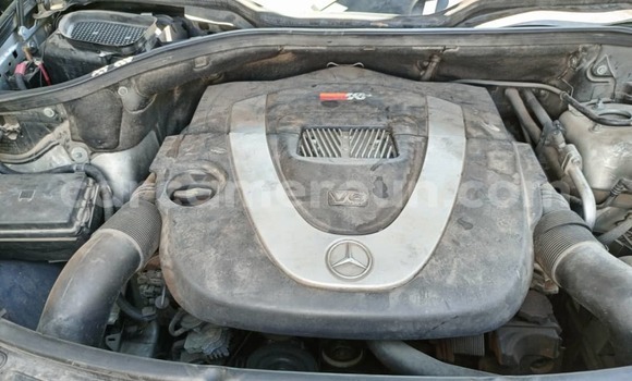 Sayi Na hannu Mercedes‒Benz M–Class Brown Mota in Yaounde a Babban Kamaru Sayi Na hannu Mercedes‒Benz M–Class Brown Mota in Yaounde a Babban Kamaru