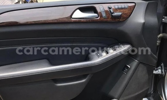 Sayi Na hannu Mercedes‒Benz ML–Class Azurfa Mota in Yaounde a Babban Kamaru Sayi Na hannu Mercedes‒Benz ML–Class Azurfa Mota in Yaounde a Babban Kamaru