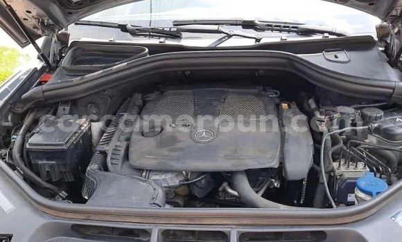 Sayi Na hannu Mercedes‒Benz ML–Class Azurfa Mota in Yaounde a Babban Kamaru Sayi Na hannu Mercedes‒Benz ML–Class Azurfa Mota in Yaounde a Babban Kamaru