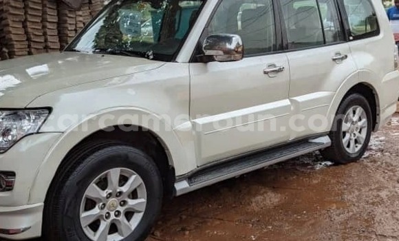 Sayi Na hannu Mitsubishi Pajero White Mota in Yaounde a Babban Kamaru Sayi Na hannu Mitsubishi Pajero White Mota in Yaounde a Babban Kamaru