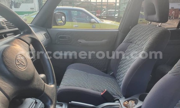 Acheter Occasion Voiture Toyota RAV4 Noir à Yaoundé, Central Cameroon Acheter Occasion Voiture Toyota RAV4 Noir à Yaoundé, Central Cameroon