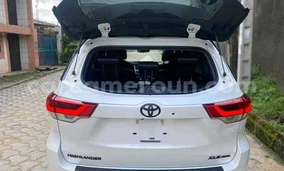 Acheter Occasion Voiture Toyota Highlander Blanc à Yaoundé, Central Cameroon Acheter Occasion Voiture Toyota Highlander Blanc à Yaoundé, Central Cameroon