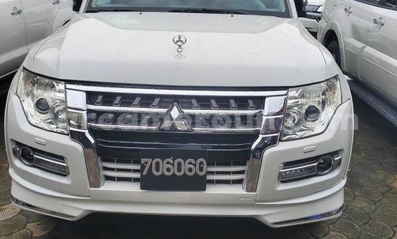 Buy Used Mitsubishi Pajero White Car in Yaounde in Central Cameroon