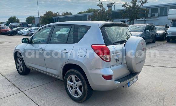 Sayi Na hannu Toyota RAV4 Sauran Mota in Yaounde a Babban Kamaru Sayi Na hannu Toyota RAV4 Sauran Mota in Yaounde a Babban Kamaru